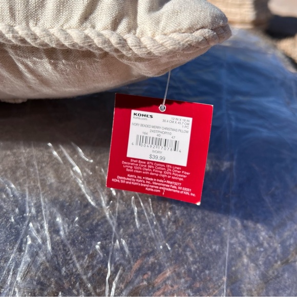 ⬇️St. Nicholas Square NWT Kohl’s Pillow 12”x18” Ivory Beaded Merry Christmas - Picture 2 of 6